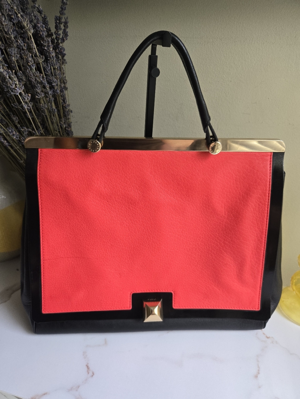 GUC Furla Black & Red Leather Top Handle Bag With Strap